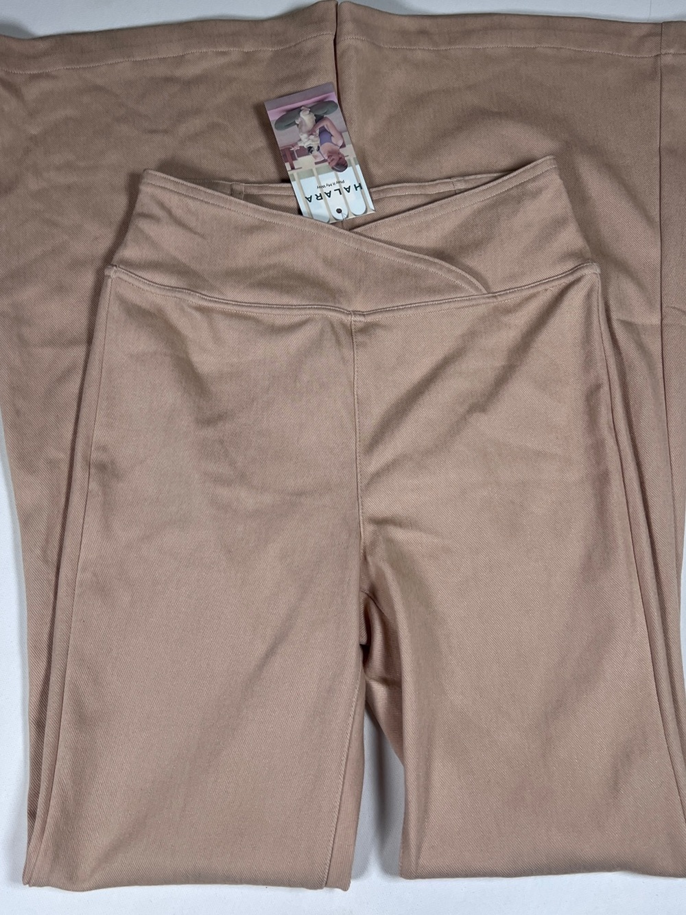 NWT HALARA Mid rise crossover waistband flared yoga pants beige XS